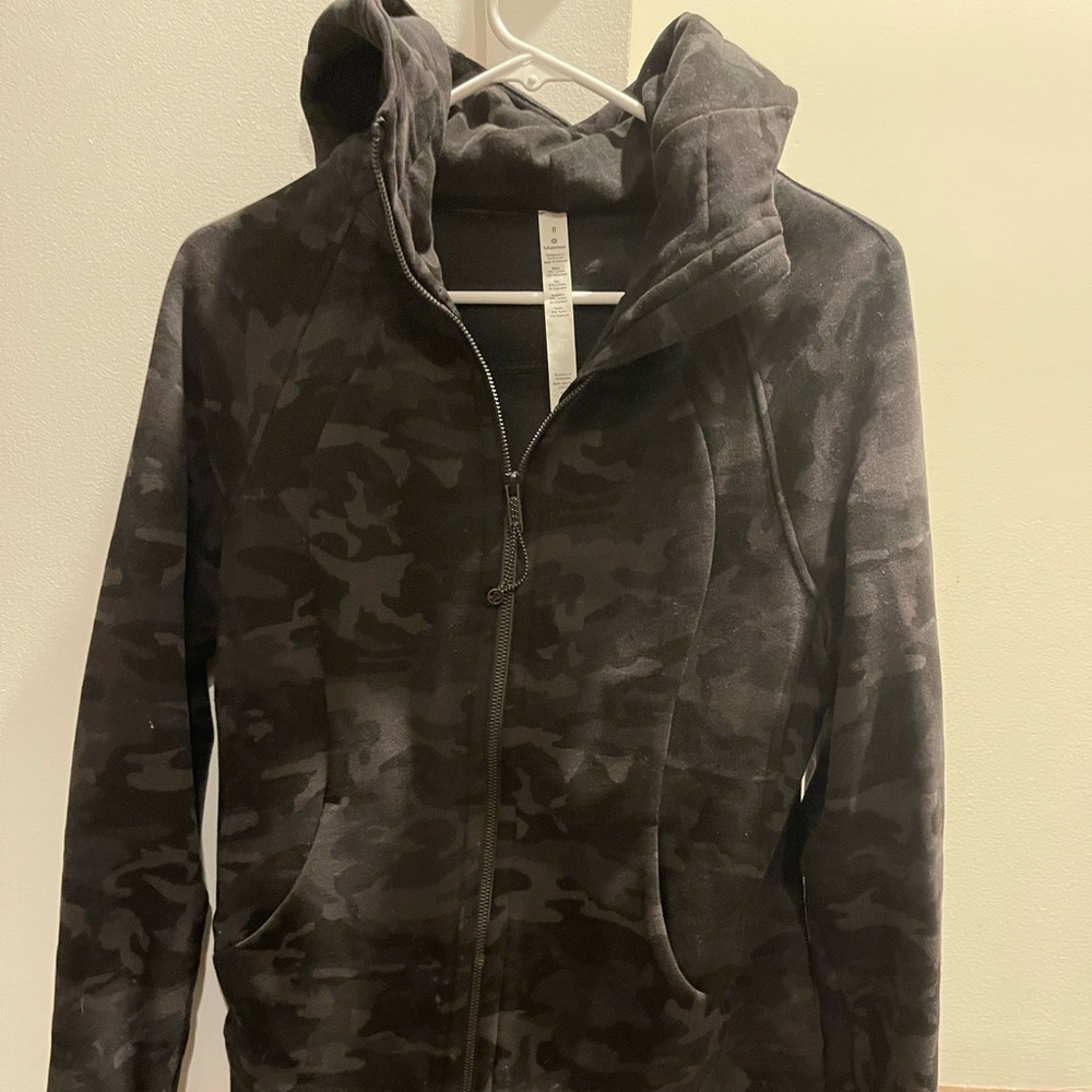 Lululemon Black Camo Scuba Hoodie Size 8 Worn few times only